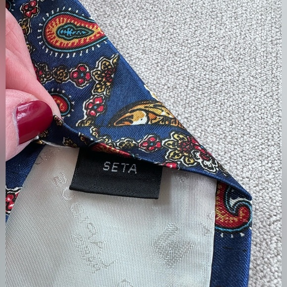 Vintage Ted Lapidus Silk Neck Tie. Navy/Gold. - Picture 3 of 4